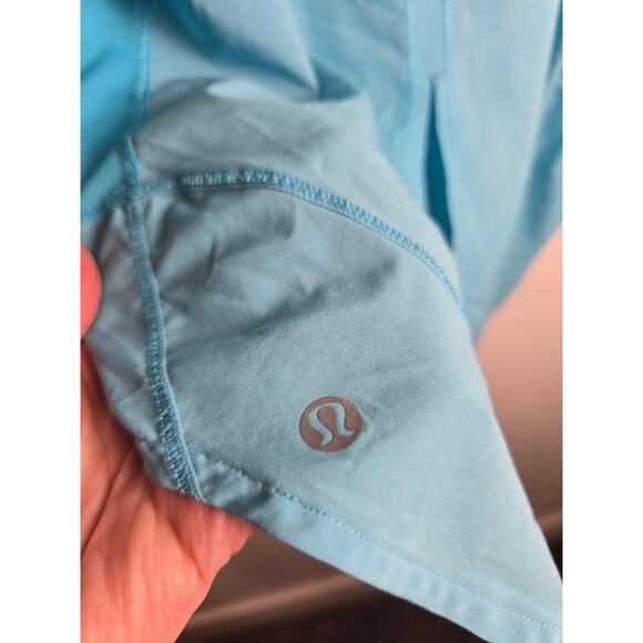 Lulu Tank Top Size 4? Blue light weight - Picture 4 of 5